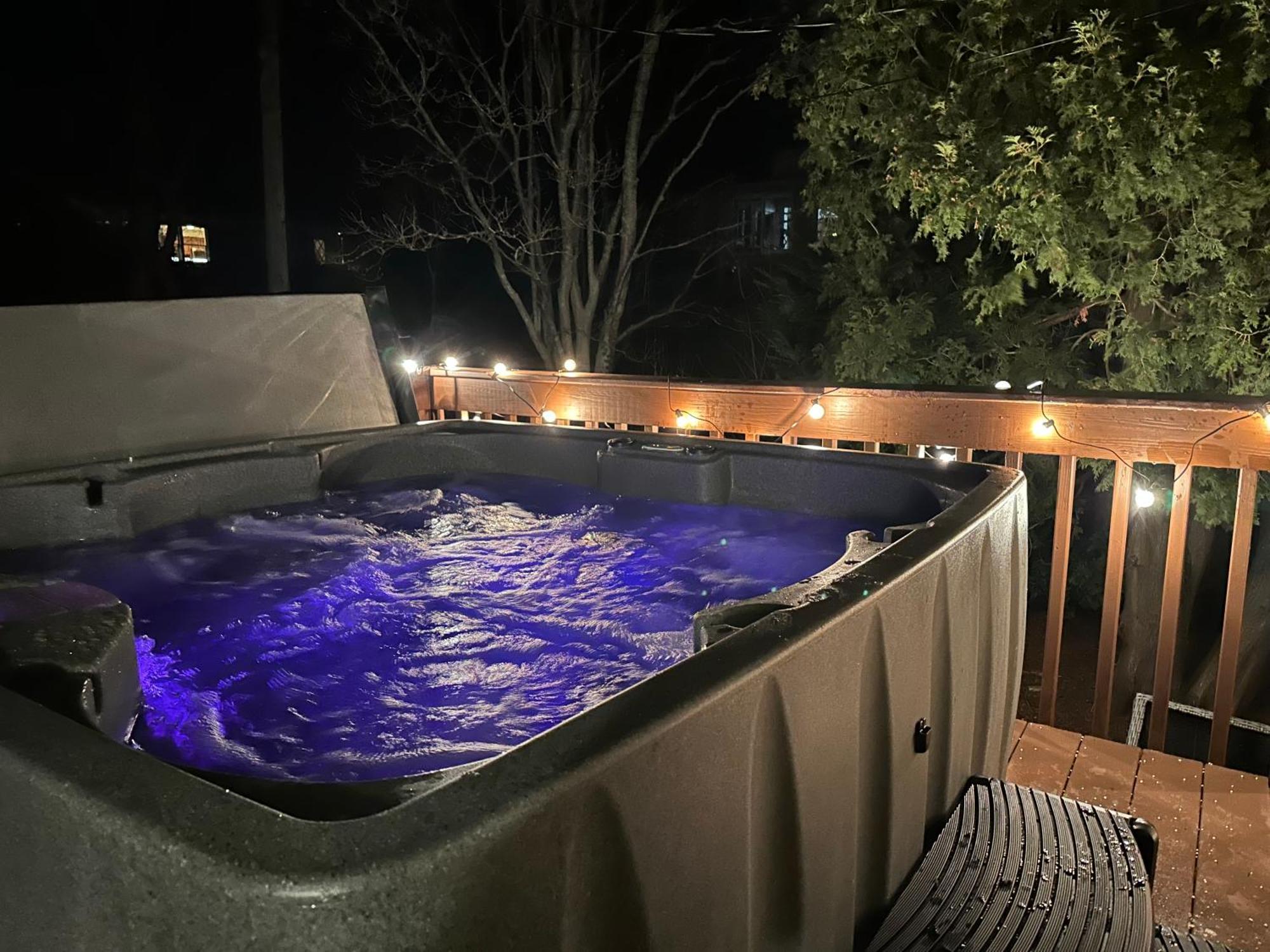 Hot Tub, Electric Bikes, Solo Stove, Projector, Smores มาร์เบิลเฮด ภายนอก รูปภาพ