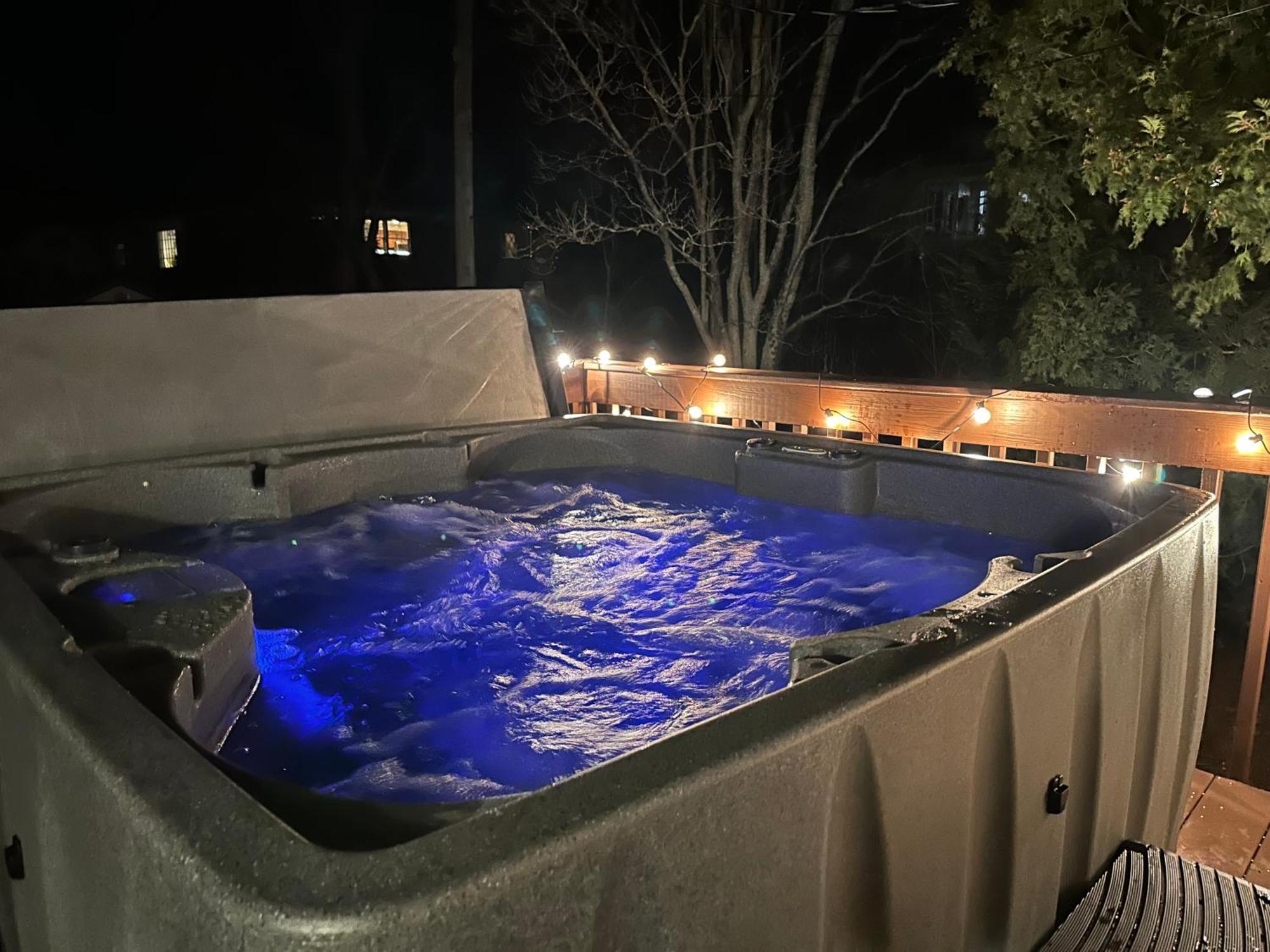 Hot Tub, Electric Bikes, Solo Stove, Projector, Smores มาร์เบิลเฮด ภายนอก รูปภาพ