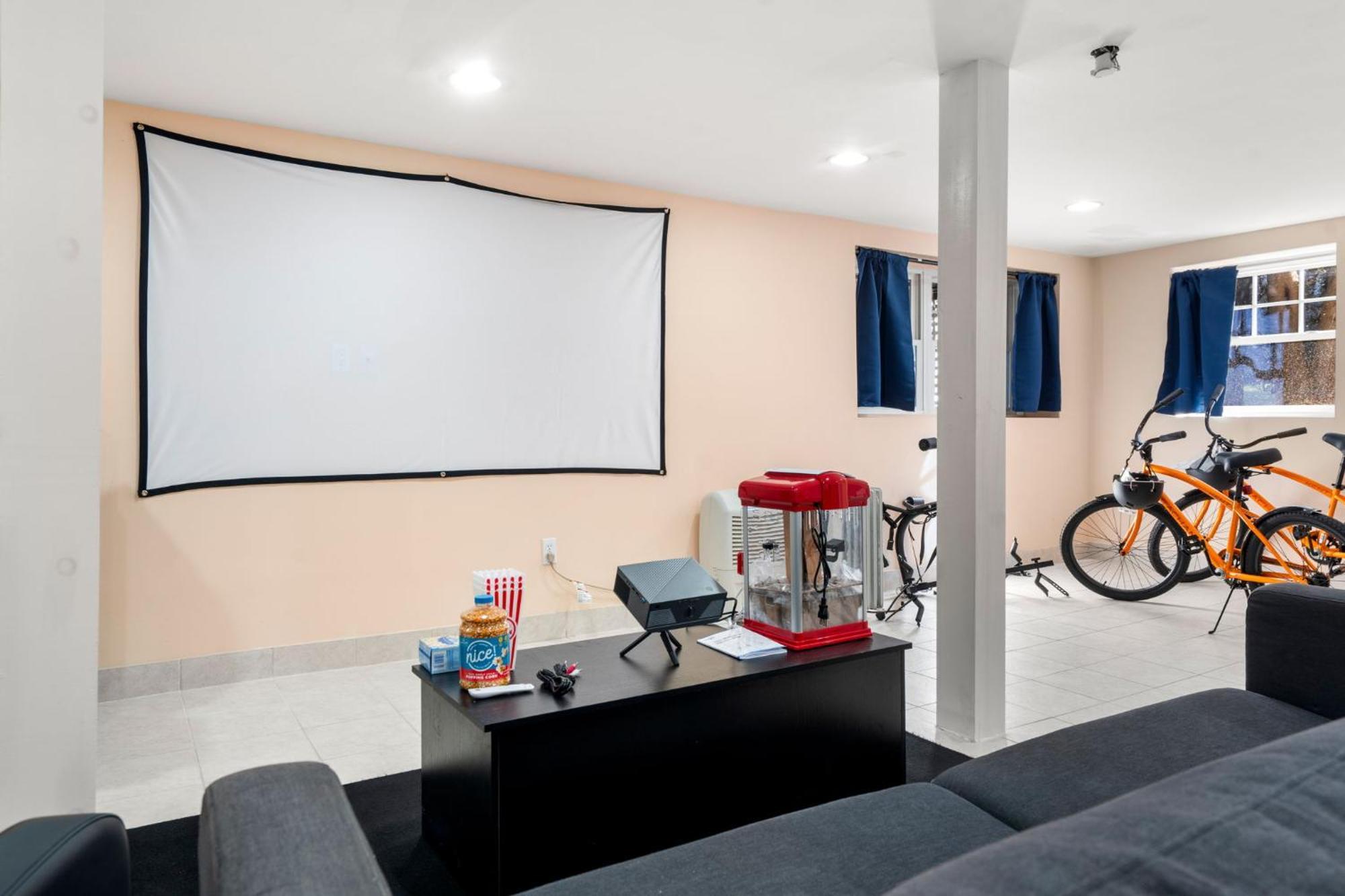 Hot Tub, Electric Bikes, Solo Stove, Projector, Smores มาร์เบิลเฮด ภายนอก รูปภาพ